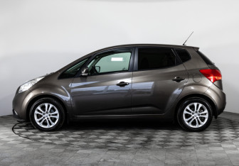 Подержанный автомобиль Kia Venga 2016 года (8 фото)