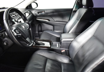 Подержанный автомобиль Toyota Camry Sedan 2016 года (10 фото)