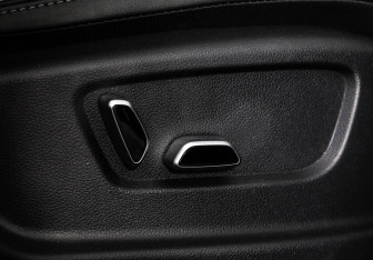 Подержанный автомобиль Hongqi H5 2024 года (29 фото)