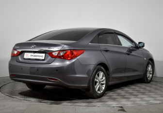 Подержанный автомобиль Hyundai Sonata 2012 года (5 фото)