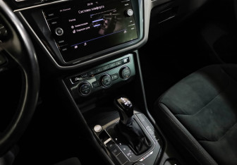 Подержанный автомобиль Volkswagen Tiguan 2020 года (20 фото)