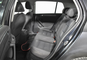 Подержанный автомобиль Volkswagen Golf Hatchback 2011 года (11 фото)