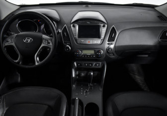Подержанный автомобиль Hyundai ix35 2013 года (15 фото)