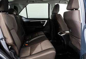 Подержанный автомобиль Toyota Fortuner 2018 года (21 фото)