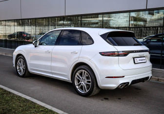 Подержанный автомобиль Porsche Cayenne 2018 года (6 фото)
