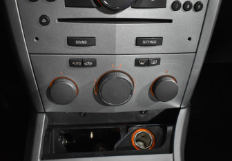 Подержанный автомобиль Opel Astra Sedan 2012 года (15 фото)