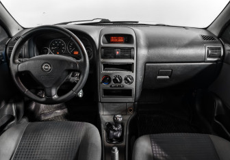 Подержанный автомобиль Opel Astra Sedan 2002 года (13 фото)