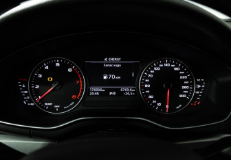Подержанный автомобиль Audi A4 Sedan 2018 года (12 фото)
