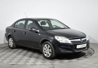 Подержанный автомобиль Opel Astra Sedan 2012 года (3 фото)