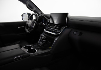 Подержанный автомобиль Toyota Land Cruiser Suv 2021 года (11 фото)