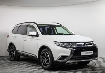 Подержанный автомобиль Mitsubishi Outlander 2018 года (3 фото)