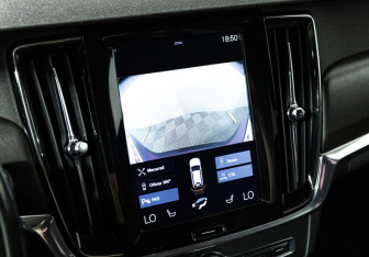 Подержанный автомобиль Volvo V90 Cross Country 2017 года (17 фото)