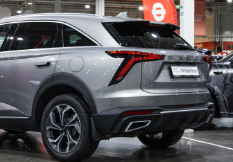 Подержанный автомобиль Haval F7 2025 года (10 фото)