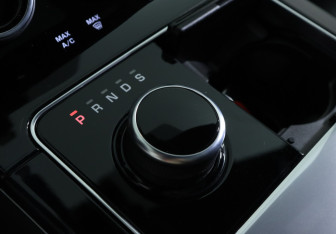 Подержанный автомобиль Land Rover Range Rover Velar 2018 года (13 фото)