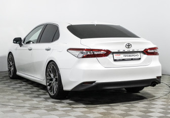 Подержанный автомобиль Toyota Camry Sedan 2018 года (7 фото)
