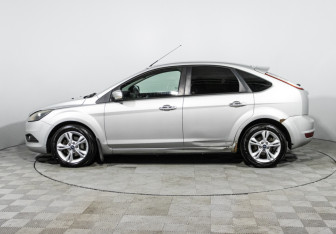 Подержанный автомобиль Ford Focus Sedan 2011 года (8 фото)
