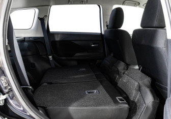 Подержанный автомобиль Mitsubishi Outlander 2012 года (18 фото)