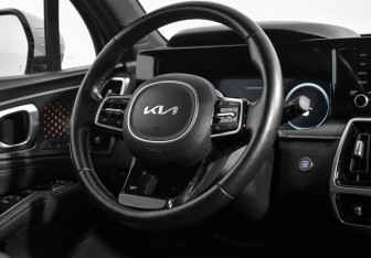 Подержанный автомобиль Kia Sorento 2023 года (18 фото)