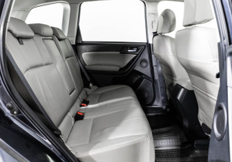 Подержанный автомобиль Subaru Forester Suv 2013 года (17 фото)