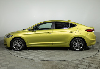 Подержанный автомобиль Hyundai Elantra Sedan 2017 года (8 фото)