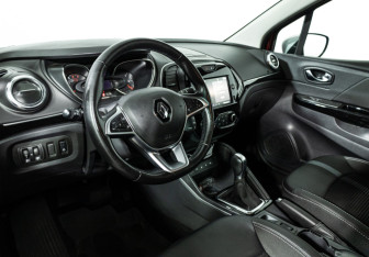 Подержанный автомобиль Renault Kaptur 2022 года (11 фото)