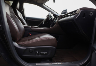 Подержанный автомобиль Lexus RX 2021 года (30 фото)