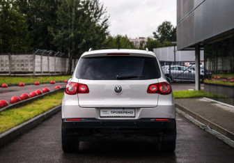 Подержанный автомобиль Volkswagen Tiguan 2008 года (7 фото)