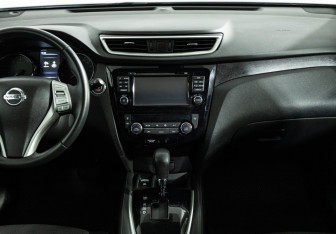Подержанный автомобиль Nissan X-Trail 2018 года (14 фото)