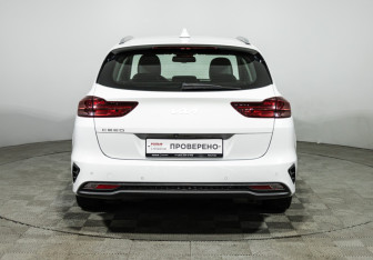 Подержанный автомобиль Kia Ceed Wagon 2021 года (6 фото)