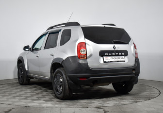 Подержанный автомобиль Renault Duster 2014 года (6 фото)
