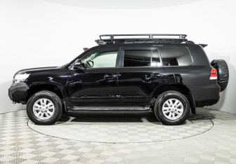 Подержанный автомобиль Toyota Land Cruiser Suv 2008 года (8 фото)