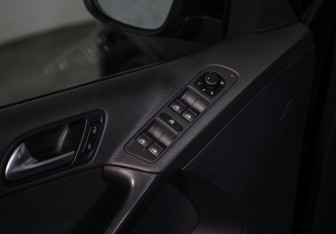 Подержанный автомобиль Volkswagen Tiguan 2011 года (19 фото)