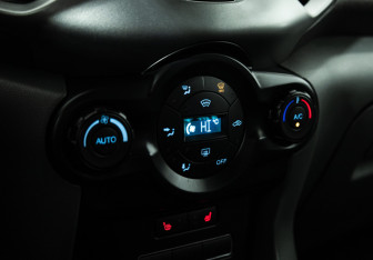 Подержанный автомобиль Ford EcoSport 2014 года (15 фото)