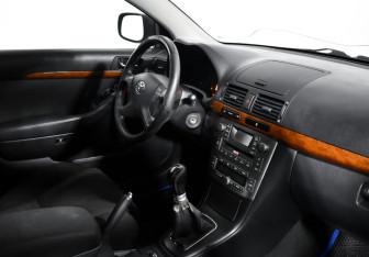 Подержанный автомобиль Toyota Avensis Sedan 2007 года (13 фото)