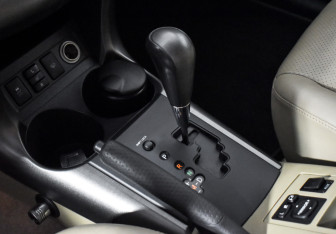 Подержанный автомобиль Toyota RAV4 2011 года (11 фото)