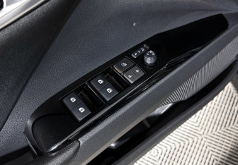 Подержанный автомобиль Toyota Camry Sedan 2019 года (10 фото)