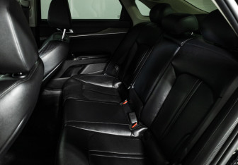 Подержанный автомобиль Kia K5 2021 года (10 фото)