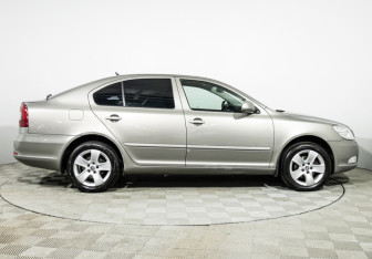 Подержанный автомобиль Skoda Octavia Liftback 2010 года (4 фото)