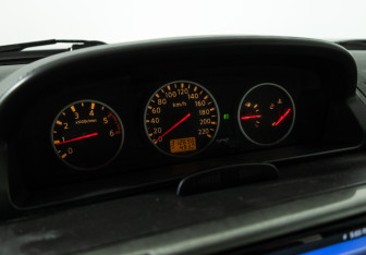 Подержанный автомобиль Nissan X-Trail 2005 года (12 фото)