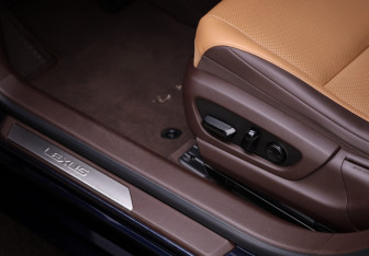 Подержанный автомобиль Lexus ES 2021 года (26 фото)