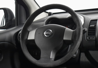Подержанный автомобиль Nissan Note 2007 года (14 фото)