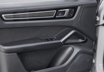 Подержанный автомобиль Porsche Cayenne 2021 года (27 фото)