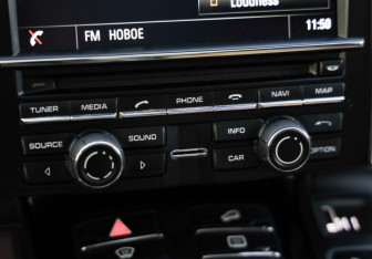 Подержанный автомобиль Porsche Cayenne 2015 года (19 фото)