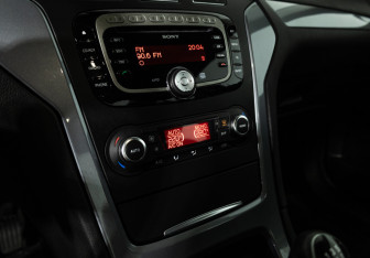 Подержанный автомобиль Ford Mondeo Sedan 2011 года (14 фото)