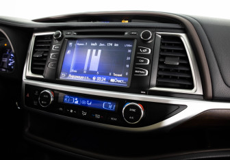 Подержанный автомобиль Toyota Highlander 2015 года (18 фото)