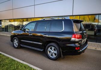 Подержанный автомобиль Lexus LX 2012 года (6 фото)