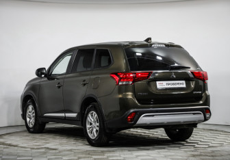 Подержанный автомобиль Mitsubishi Outlander 2020 года (7 фото)