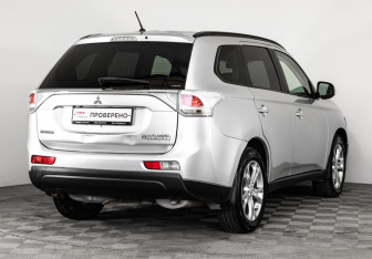 Подержанный автомобиль Mitsubishi Outlander 2013 года (5 фото)