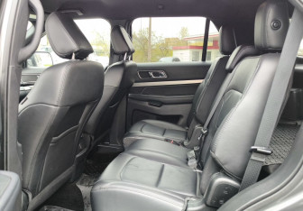 Подержанный автомобиль Ford Explorer 2018 года (14 фото)