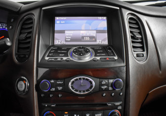 Подержанный автомобиль Infiniti EX 2008 года (14 фото)